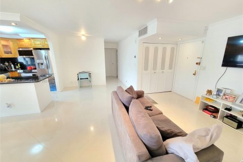Condominio en venta en Sunny Isles Beach, Florida, 2 dormitorios, 95.78 m2 № 1692240 - foto 4