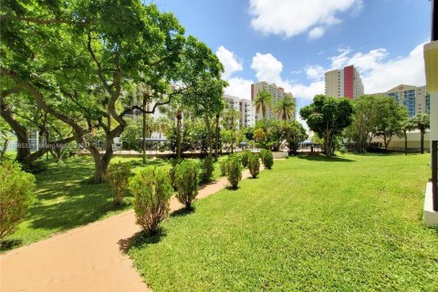 Condominio en venta en Sunny Isles Beach, Florida, 2 dormitorios, 95.78 m2 № 1692240 - foto 30
