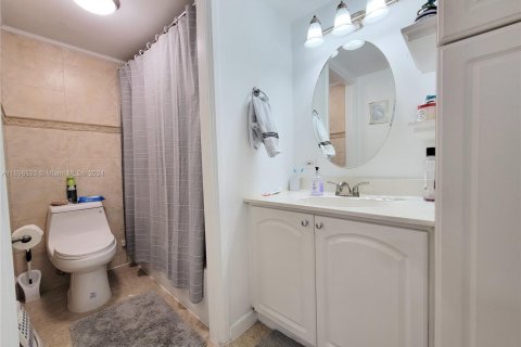 Condominio en venta en Sunny Isles Beach, Florida, 2 dormitorios, 95.78 m2 № 1692240 - foto 15