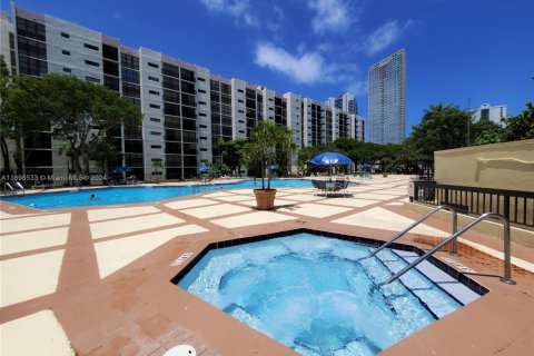 Condominio en venta en Sunny Isles Beach, Florida, 2 dormitorios, 95.78 m2 № 1692240 - foto 20