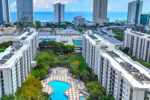 Condominio en venta en Sunny Isles Beach, Florida, 2 dormitorios, 95.78 m2 № 1692240 - foto 17