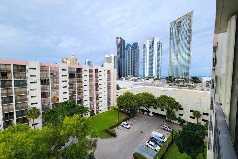 Condominio en venta en Sunny Isles Beach, Florida, 2 dormitorios, 95.78 m2 № 1692240 - foto 1