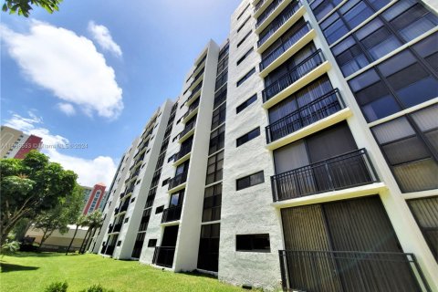 Condominio en venta en Sunny Isles Beach, Florida, 2 dormitorios, 95.78 m2 № 1692240 - foto 18