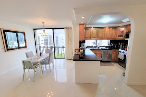 Condominio en venta en Sunny Isles Beach, Florida, 2 dormitorios, 95.78 m2 № 1692240 - foto 6