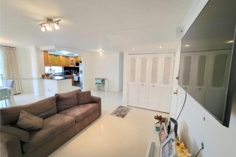 Condominio en venta en Sunny Isles Beach, Florida, 2 dormitorios, 95.78 m2 № 1692240 - foto 5