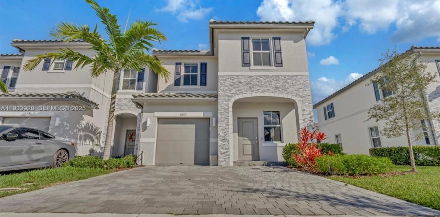 Adosado en Coral Springs, Florida 4 dormitorios, 172.15 m2 № 1992203