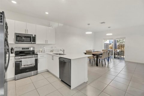 Adosado en venta en Coral Springs, Florida, 4 dormitorios, 172.15 m2 № 1992203 - foto 3