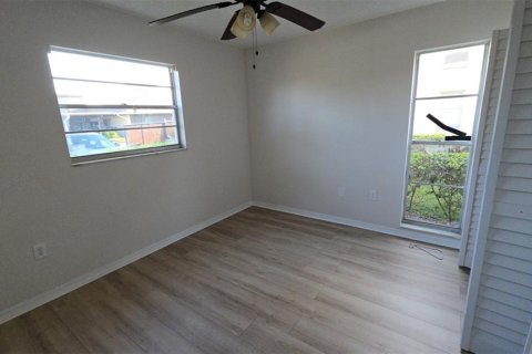 Copropriété à vendre à New Port Richey, Floride: 2 chambres, 82.78 m2 № 2156184 - photo 2