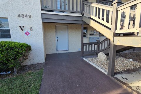 Condo à New Port Richey, Floride, 2 chambres  № 2156184