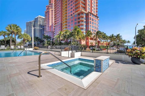 Copropriété à vendre à Fort Lauderdale, Floride: 2 chambres, 125.42 m2 № 2189490 - photo 25