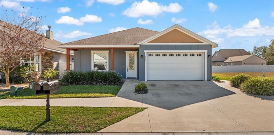 House in Ocala, Florida 3 bedrooms, 167.13 sq.m. № 2110016