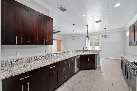 House in Ocala, Florida 3 bedrooms, 167.13 sq.m. № 2110016 - photo 25