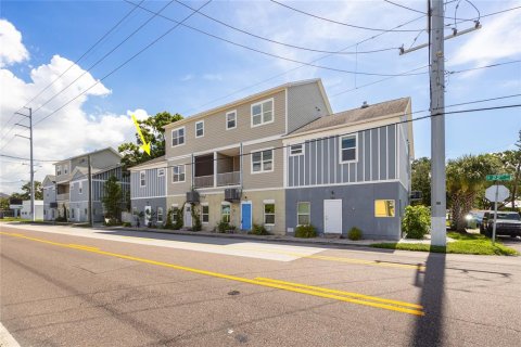 Townhouse in Tampa, Florida 2 bedrooms, 132.85 sq.m. № 1827368 - photo 3