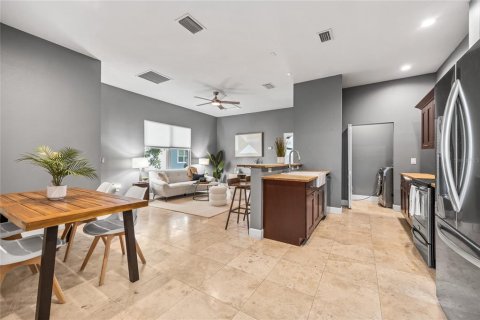 Townhouse in Tampa, Florida 2 bedrooms, 132.85 sq.m. № 1827368 - photo 12