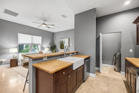 Townhouse in Tampa, Florida 2 bedrooms, 132.85 sq.m. № 1827368 - photo 14