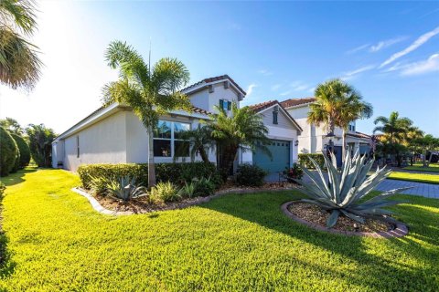 House in Lakewood Ranch, Florida 4 bedrooms, 203.64 sq.m. № 1885150 - photo 2