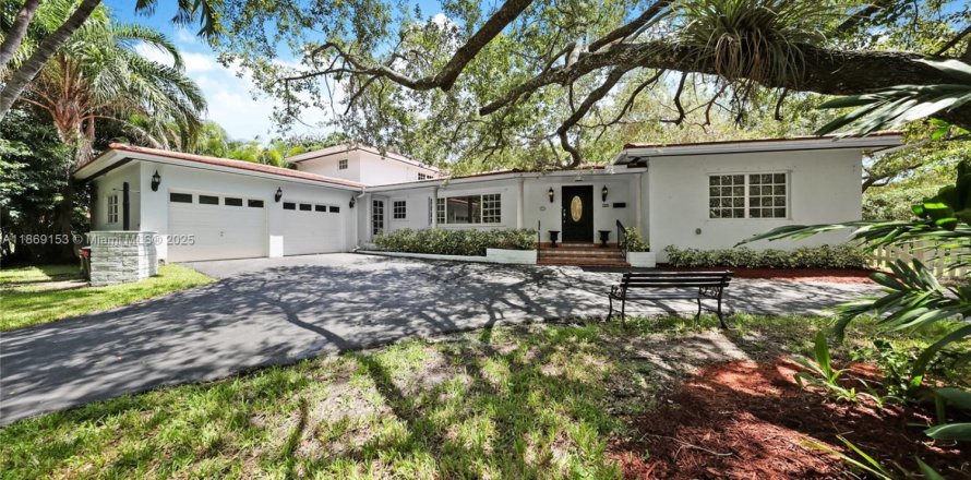 Villa ou maison à Coral Gables, Floride 4 chambres, 246.84 m2 № 1895345