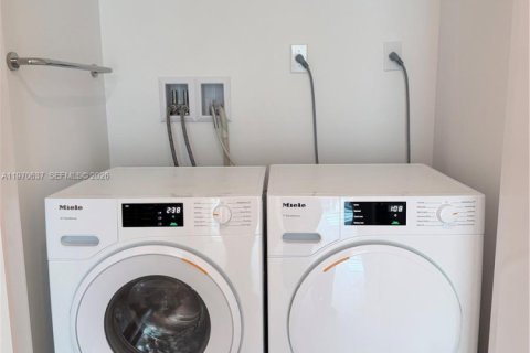 Condominio en venta en Bay Harbor Islands, Florida, 2 dormitorios, 131.92 m2 № 2031334 - foto 18