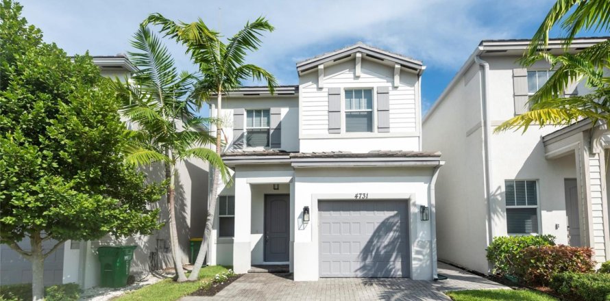 Casa en Tamarac, Florida 3 dormitorios, 152.55 m2 № 2274373