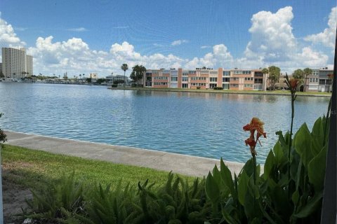 Condominio en South Pasadena, Florida, 2 dormitorios  № 2097813