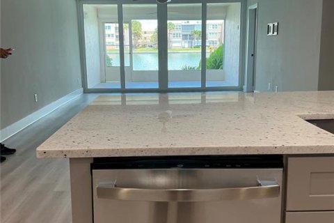 Condominio en alquiler en South Pasadena, Florida, 2 dormitorios, 128.67 m2 № 2097813 - foto 8