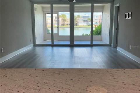 Condominio en alquiler en South Pasadena, Florida, 2 dormitorios, 128.67 m2 № 2097813 - foto 6