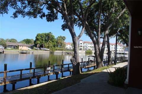 Condo in Tampa, Florida, 2 bedrooms  № 1885704 - photo 15