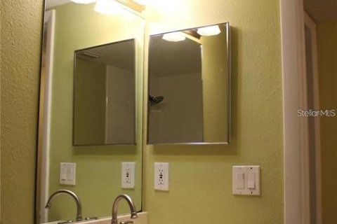 Condo in Tampa, Florida, 2 bedrooms  № 1885704 - photo 11