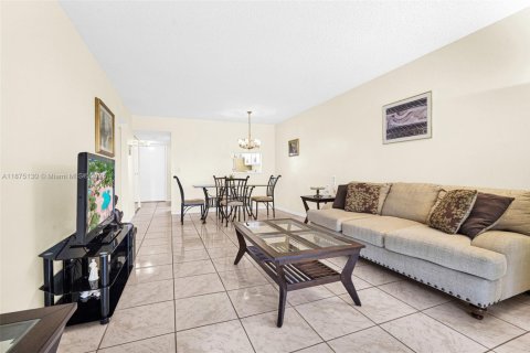 Condominio en venta en Margate, Florida, 2 dormitorios, 89 m2 № 1926781 - foto 10
