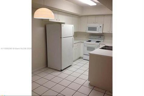 Снять в аренду кондоминиум в Коконат Крик, Флорида 1 спальня, 78.6м2, № 1951879 - фото 1