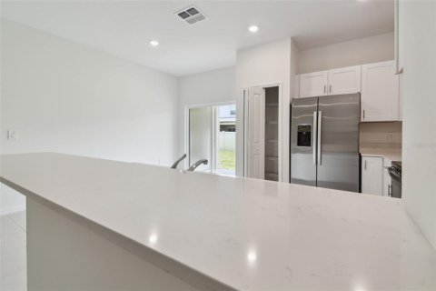 House in Ruskin, Florida 3 bedrooms, 151.8 sq.m. № 2202590 - photo 12