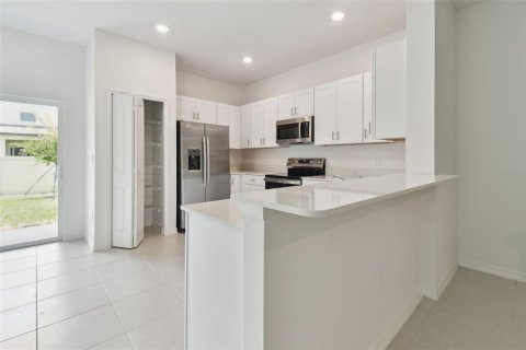 House in Ruskin, Florida 3 bedrooms, 151.8 sq.m. № 2202590 - photo 11
