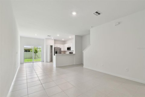 House in Ruskin, Florida 3 bedrooms, 151.8 sq.m. № 2202590 - photo 6