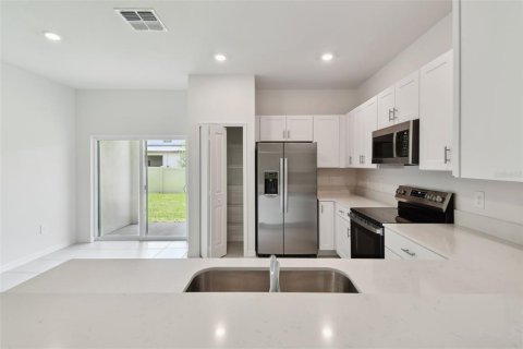House in Ruskin, Florida 3 bedrooms, 151.8 sq.m. № 2202590 - photo 13
