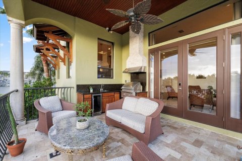 House in Tampa, Florida 3 bedrooms, 340.86 sq.m. № 1789081 - photo 20