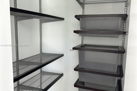 Condo in Miami, Florida, 2 bedrooms  № 1999917 - photo 24