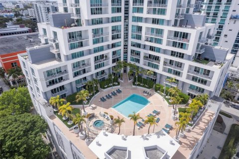 Condo in Miami, Florida, 2 bedrooms  № 1999917 - photo 4