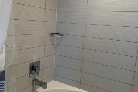 Снять в аренду кондоминиум в Майами, Флорида 2 спальни, 98.85м2, № 2051398 - фото 22