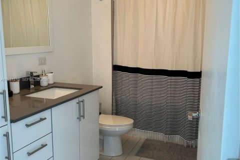 Снять в аренду кондоминиум в Майами, Флорида 2 спальни, 98.85м2, № 2051398 - фото 20