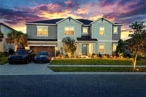 House in Wesley Chapel, Florida 5 bedrooms, 396.79 sq.m. № 2285316