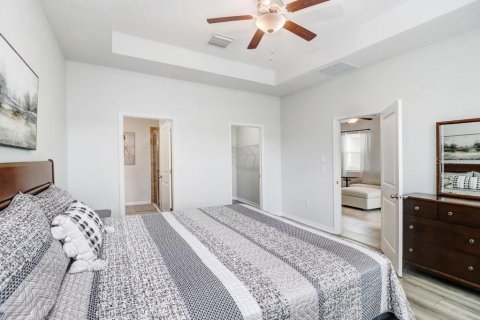 House in San Antonio, Florida 3 bedrooms, 147.44 sq.m. № 2238589 - photo 20