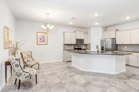 House in San Antonio, Florida 3 bedrooms, 147.44 sq.m. № 2238589 - photo 11