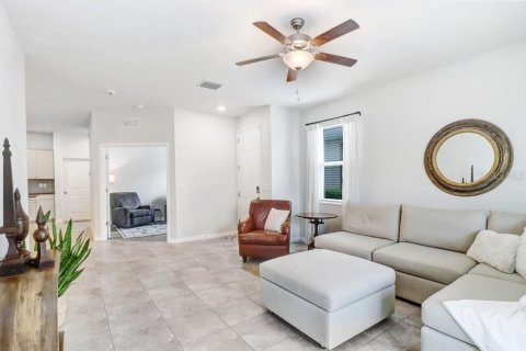 House in San Antonio, Florida 3 bedrooms, 147.44 sq.m. № 2238589 - photo 15