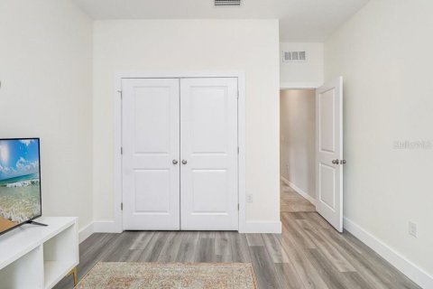House in San Antonio, Florida 3 bedrooms, 147.44 sq.m. № 2238589 - photo 25