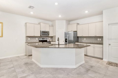 House in San Antonio, Florida 3 bedrooms, 147.44 sq.m. № 2238589 - photo 7