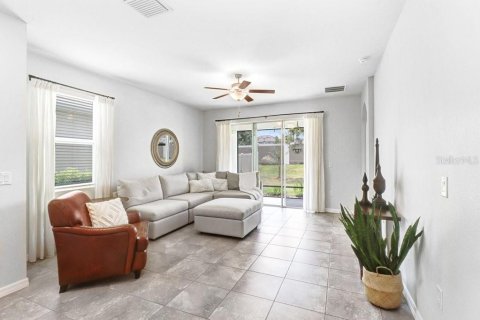 House in San Antonio, Florida 3 bedrooms, 147.44 sq.m. № 2238589 - photo 16