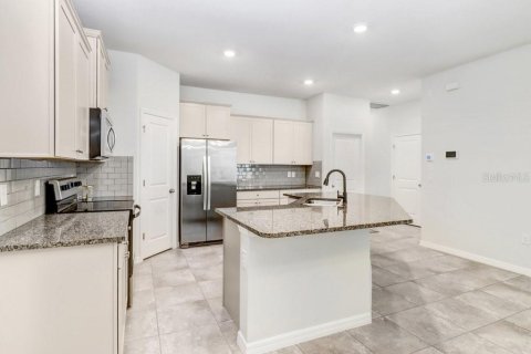 House in San Antonio, Florida 3 bedrooms, 147.44 sq.m. № 2238589 - photo 10
