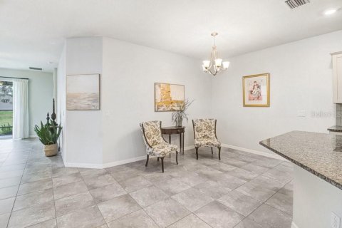 House in San Antonio, Florida 3 bedrooms, 147.44 sq.m. № 2238589 - photo 13