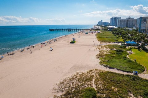 Townhouse in Pompano Beach, Florida 4 bedrooms, 336.68 sq.m. № 1991606 - photo 20