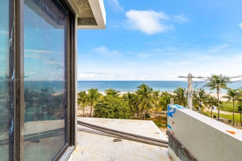 Townhouse in Pompano Beach, Florida 4 bedrooms, 336.68 sq.m. № 1991606 - photo 5